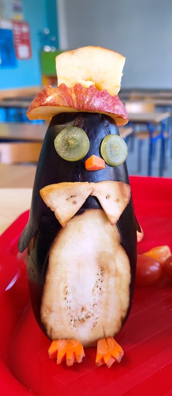 Pingwin wykonany z bakłażana