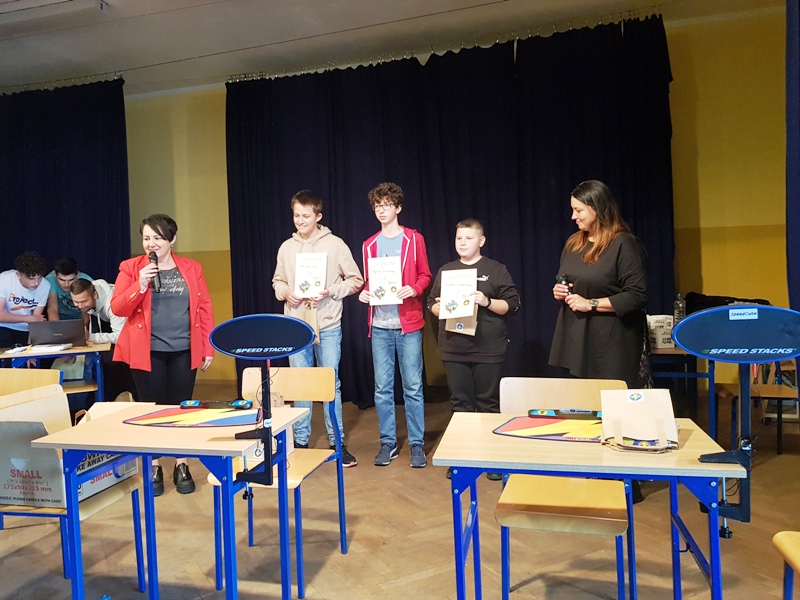 Nagrodzeni uczniowie w konkurencji Pyraminx