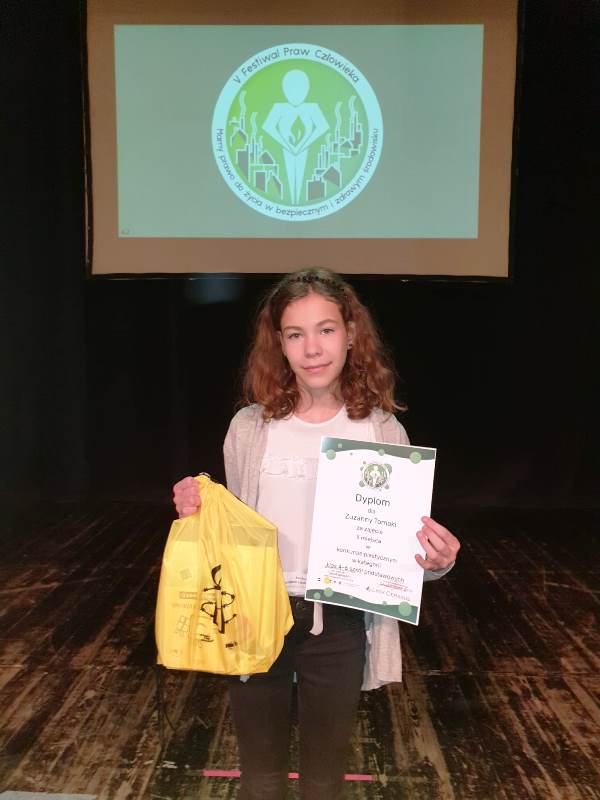 Zuzanna Tomaka (kalsa 5b), uczestniczka konkursu plastycznego z nagrodą za II miejsce w kategorii klas 4-6